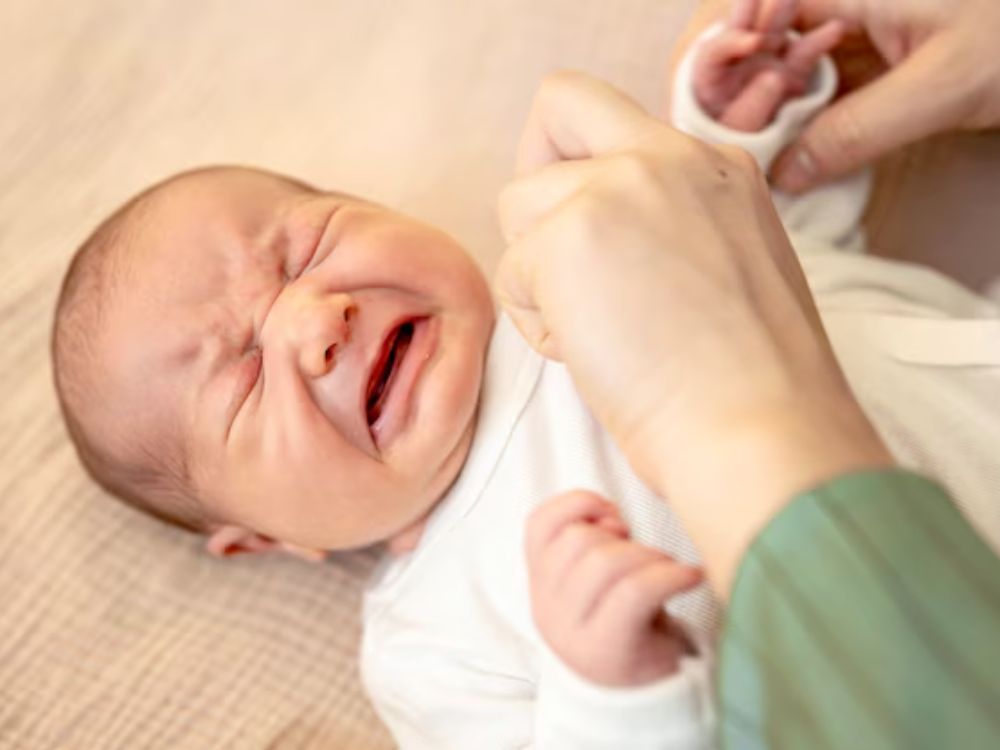 acalmar um bebê que chora. 5 truques para fazer o bebê parar de chorar