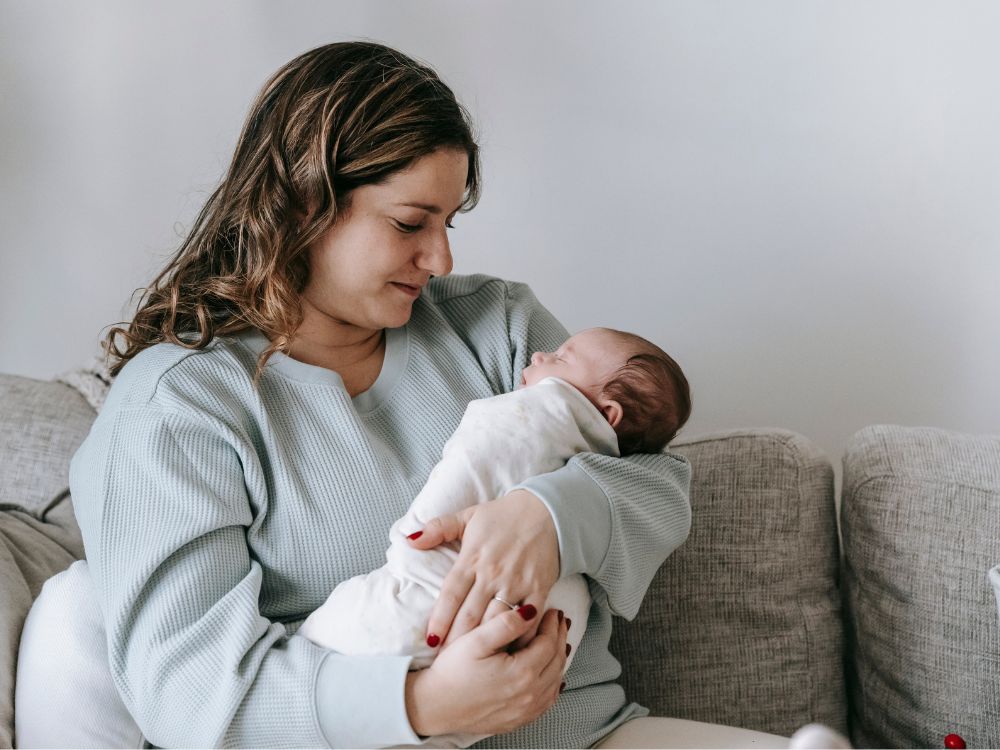 mãe de primeira viagem, cuidados que toda mãe de primeira viagem precisa ter com o bebê recém nascido